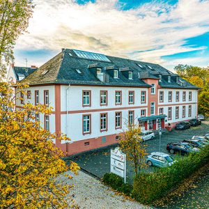 Ihr Fotostudio mit modernem Tageslicht Fotostudio, professioneller Fotograf für Drohen-Fotos und Drohnen-Filme, Drohnenfotos, Drohnenfilme, für Architektur, Unternehmens-Kampagnen, Employer Branding Werbefotografie für private und geschäftliche Kunden in Wiesbaden, Mainz, Frankfurt und Rhein-Main heißt Marco Stirn im fotostudio 9